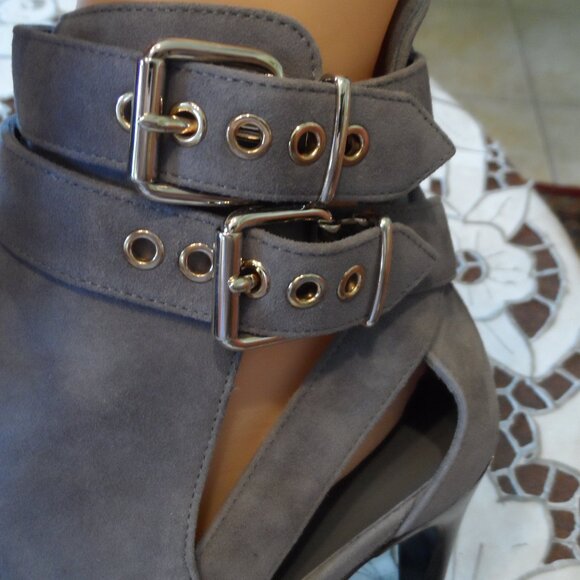New Burberry Prorsum Gray Suede Heels w/Ankle Wrap Buckle Straps Size 38B - Picture 8 of 16